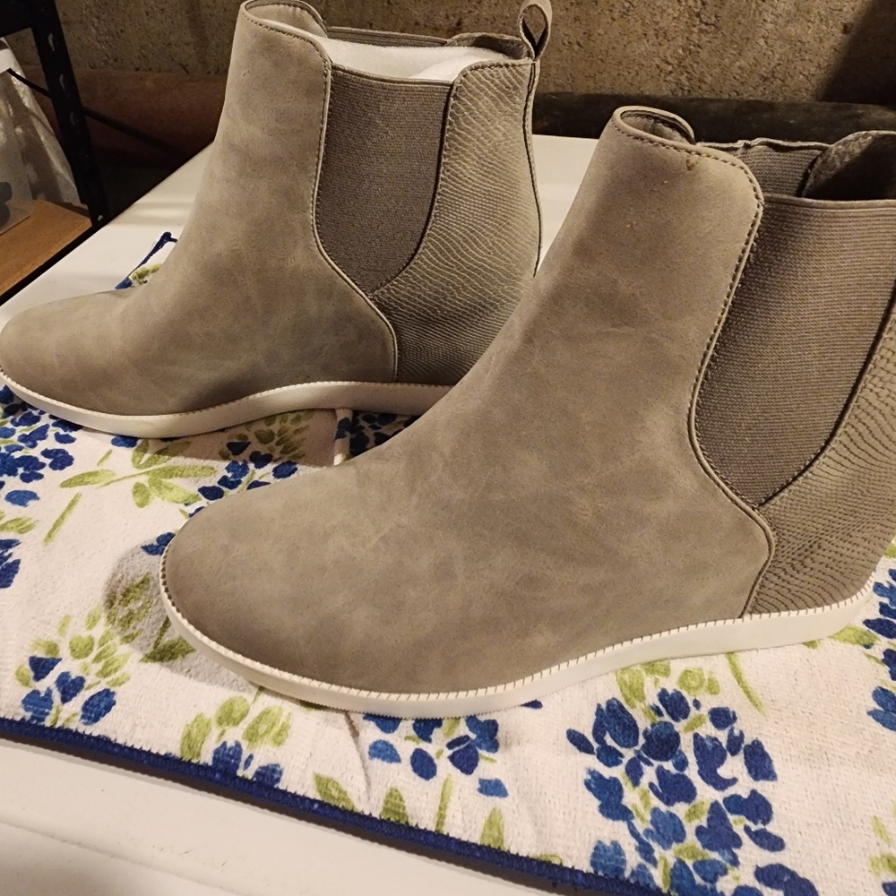 Brand New Just Fab Grey Platform Sneakers Size 9